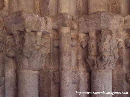 PORTADA ENTRE TEMPLO Y CLAUSTRO: CAPITELES